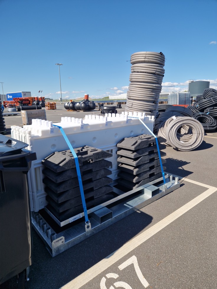 Transport-/opbevaringsstativ med 10 spærrebomme og 12 kombifod