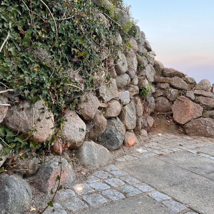 Light By Juul Chaussesten med Cosmos spot, earl grey