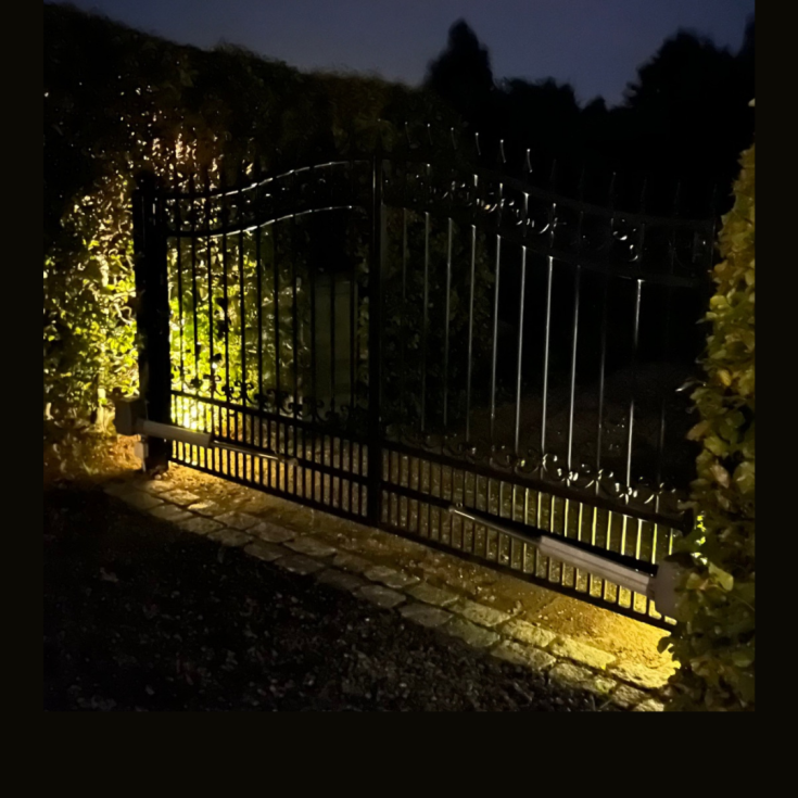 Light By Juul Chaussesten med Juulius 1 kippet spot, earl blue