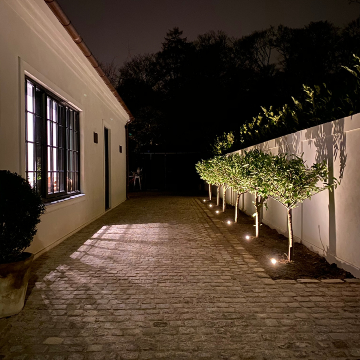 Light By Juul Chaussesten med Juulius 1 kippet spot, earl blue