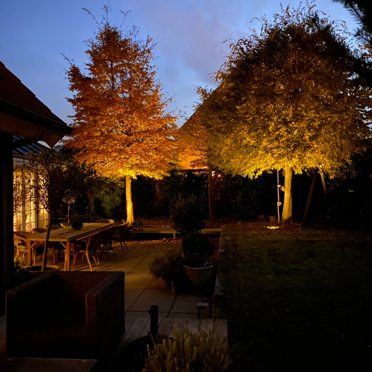 Light By Juul Chaussesten med Juulius 3 kippet spot, earl grey