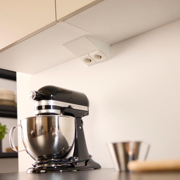 Loevschall dobbelt underskabsstikkontakt, hvid