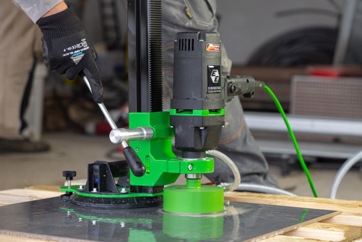 Eibenstock flisehulboremaskine EFB 125P inkl stander med sugekop