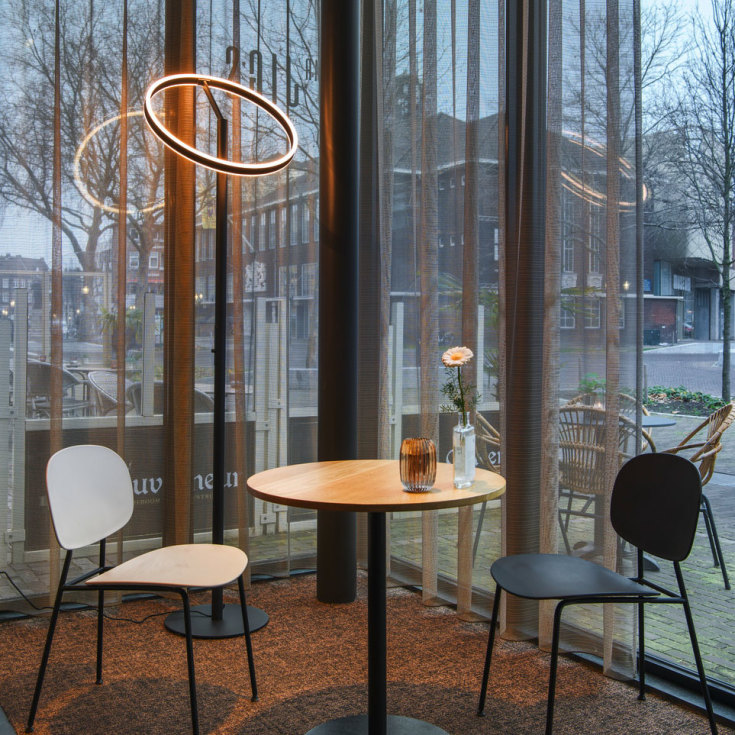 SLV One Straight golvlampa, svart