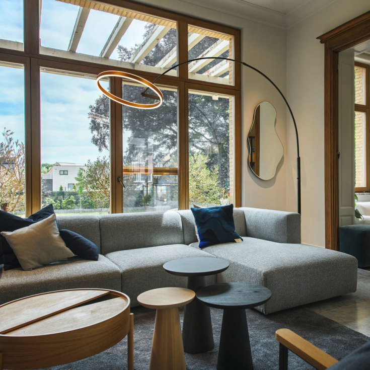 SLV One Bow golvlampa, svart/mässing