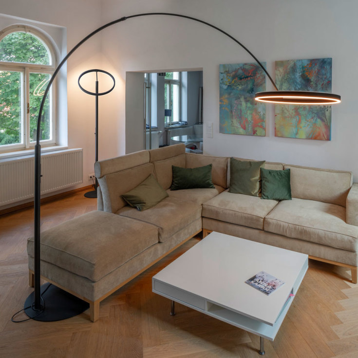 SLV One Bow golvlampa, svart