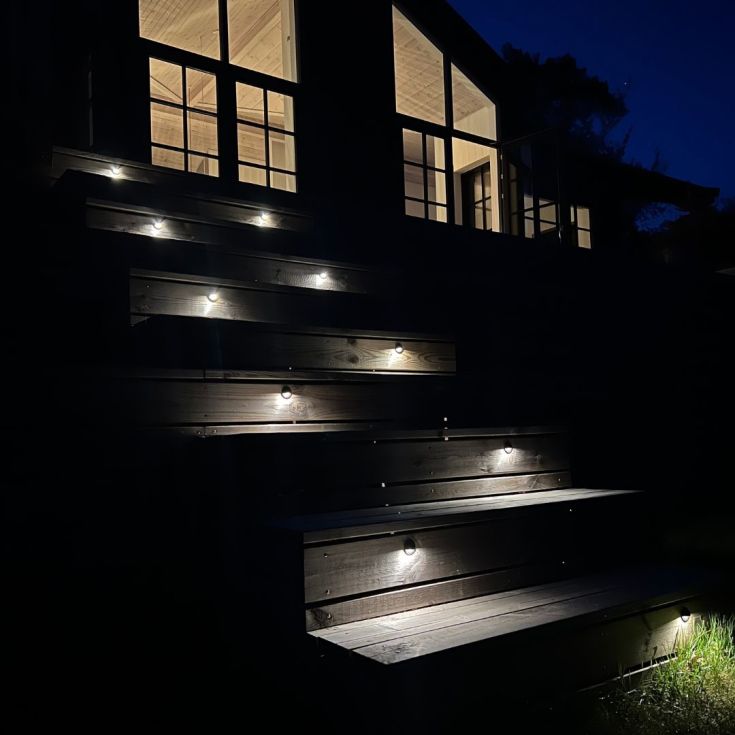 Light By Juhl Saga innfelt trappespotlight, svart