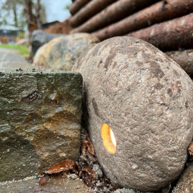 Light By Juhl piggstein med Cosmos spotlights, sort