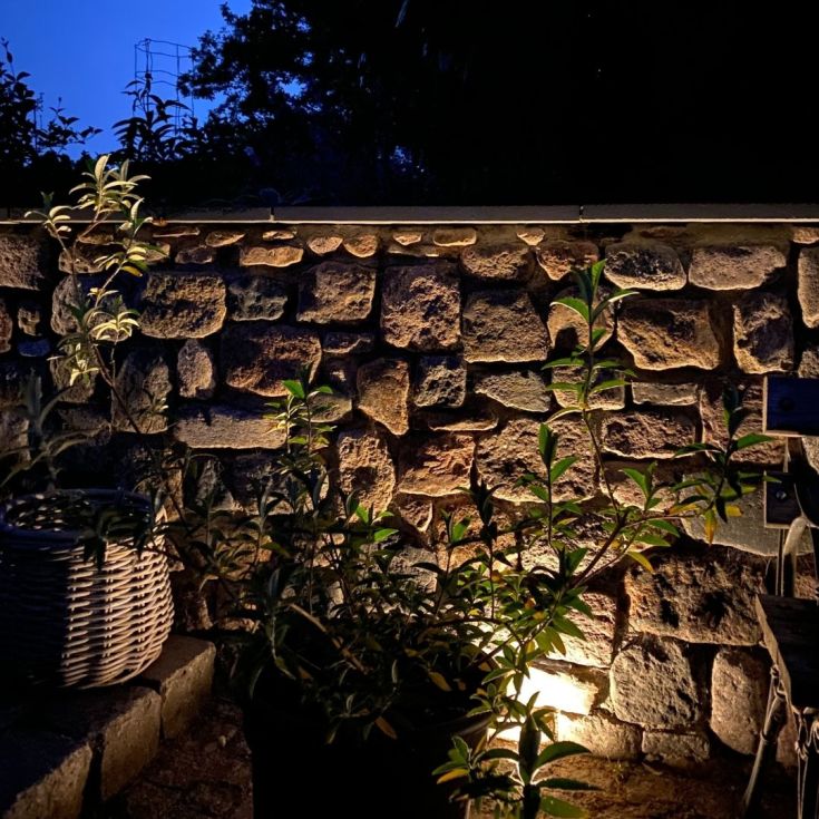 Light By Juhl piggstein med Cosmos spotlights, sort