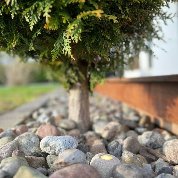 Light By Juhl knottestein med Cosmos spotlights, messing