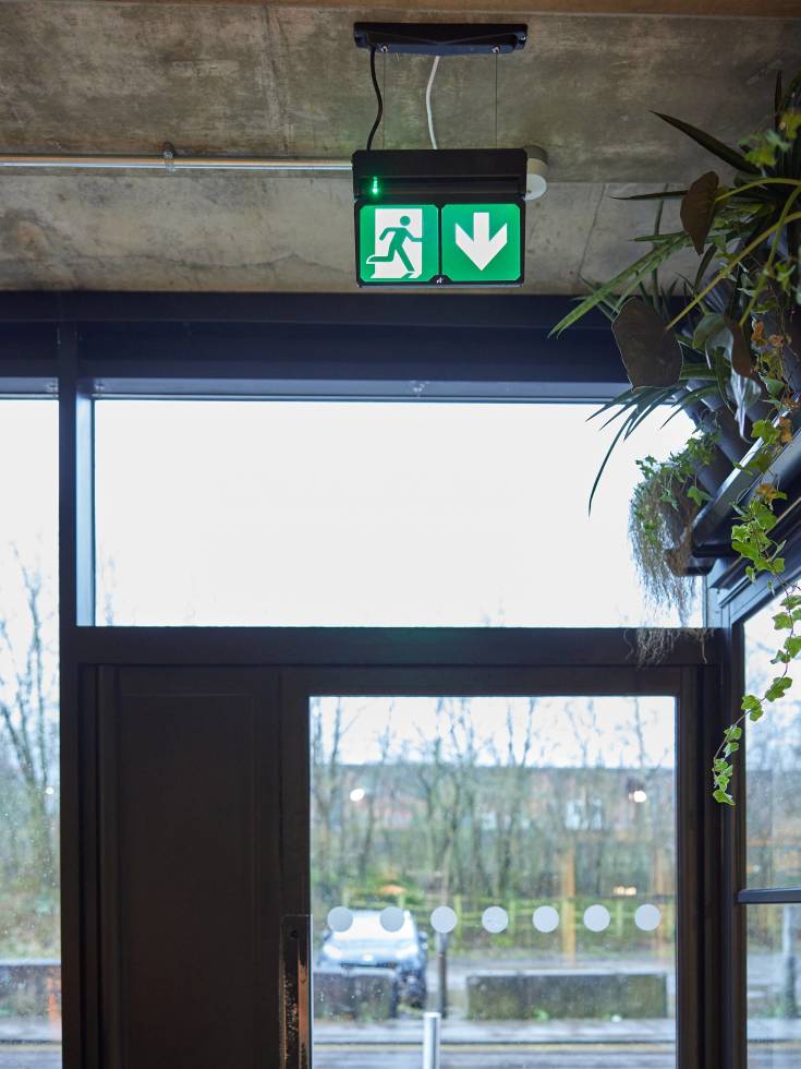 ADLER Exit Sign 25m 3t hvid inkl. Roterbar piktogram