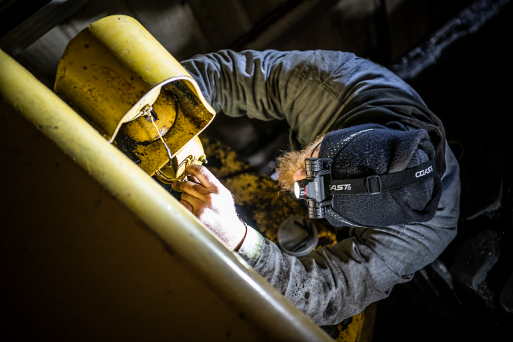 Coast-hodelykt XPH34R, oppladbar, 2700 lumen