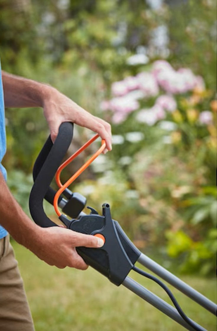 BLACK & DECKER 18v plæneklipper på 33 cm Incl batteri og lader
