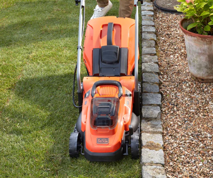 BLACK & DECKER 18v plæneklipper på 33 cm Incl batteri og lader