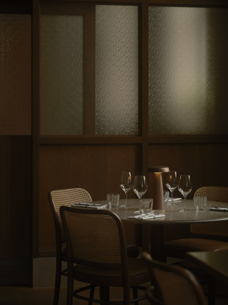 Dftp Arcello oppladbar bordlampe, brunert messing