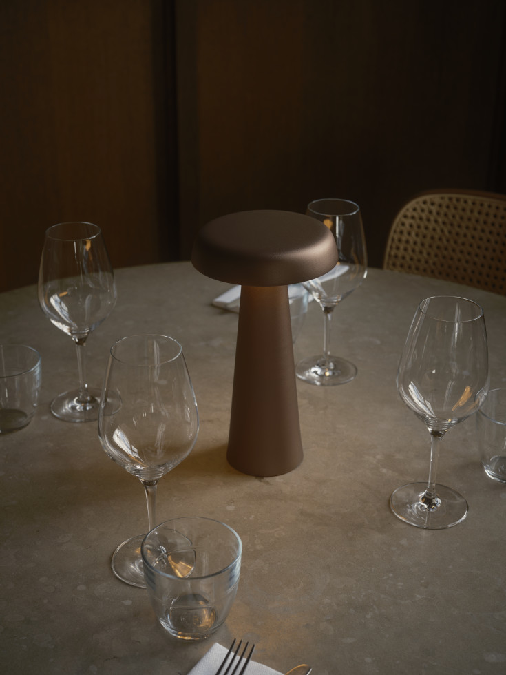 Dftp Arcello oppladbar bordlampe, brunert messing