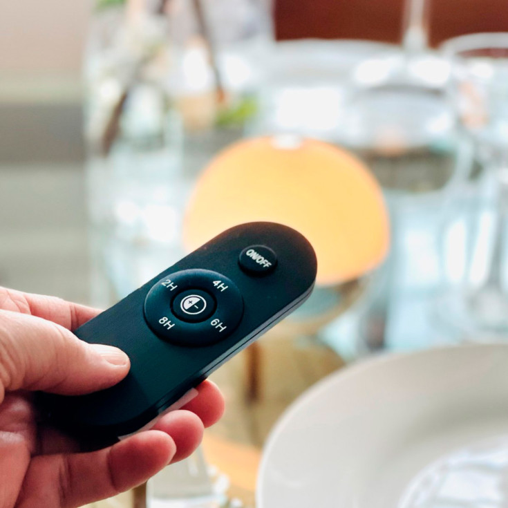 Dyberg Larsen Alba oppladbar bordlampe, krom