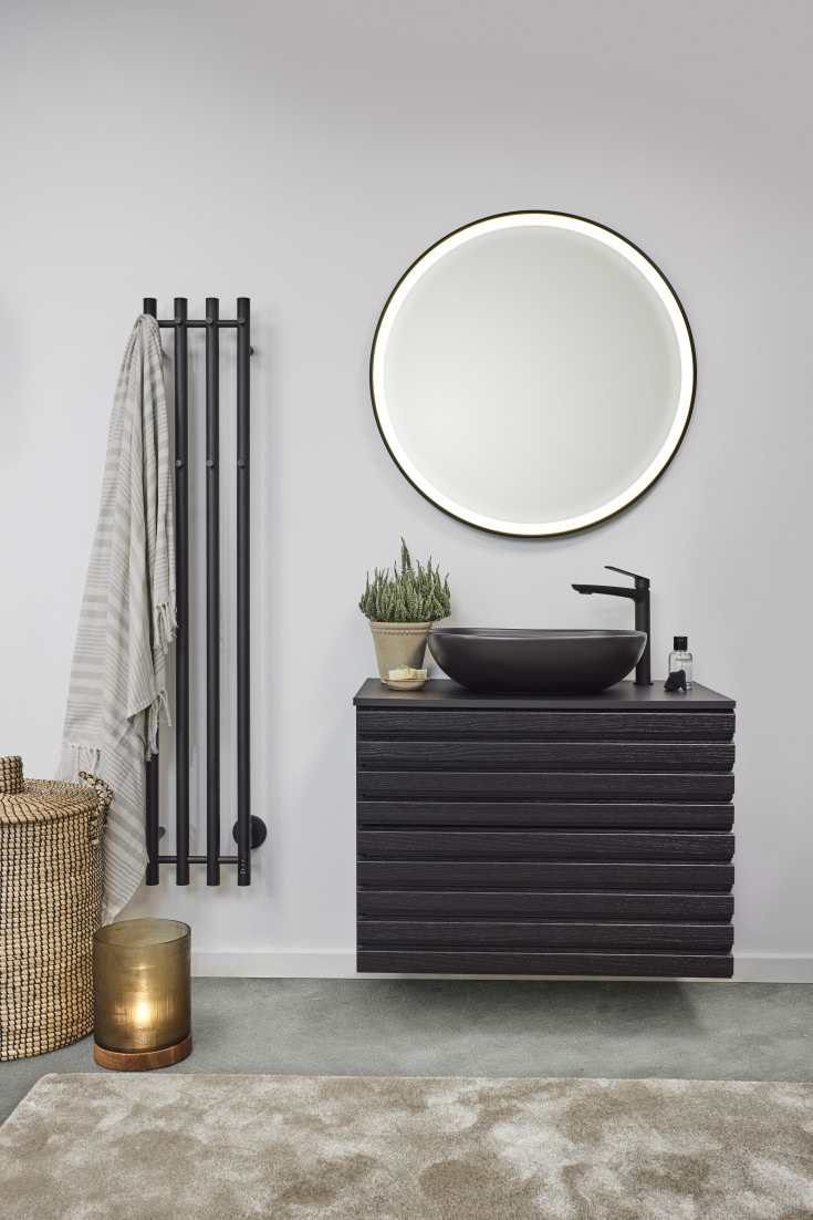 Cassøe Catania håndkletørker, el, 26x142 cm, matt sort