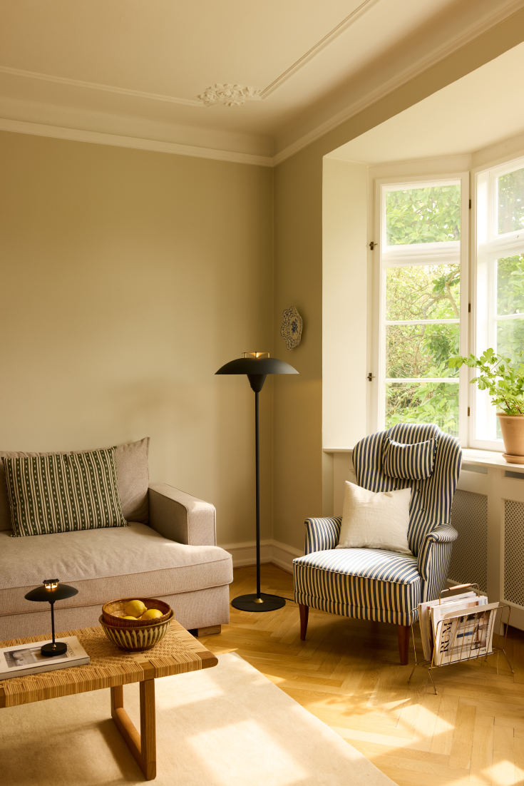 Halo Design Stepp golvlampa, svart