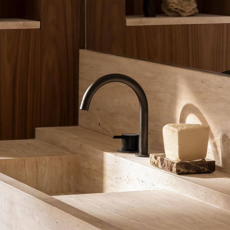 Vola 590G servantbatteri, 185 mm tut, svingbar, sort matt