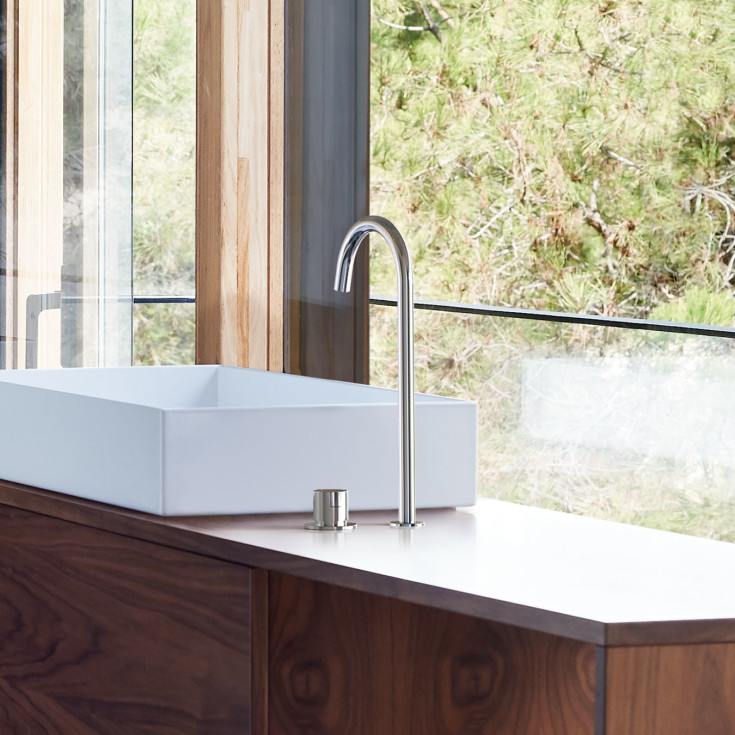 Vola 590V servantbatteri, høy modell, 355 mm tut, svingbar, sort matt