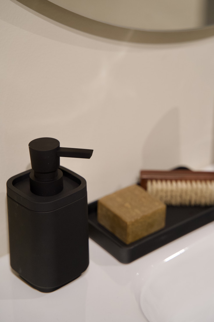 Beslagsboden Satin Square sæbeskål, sort