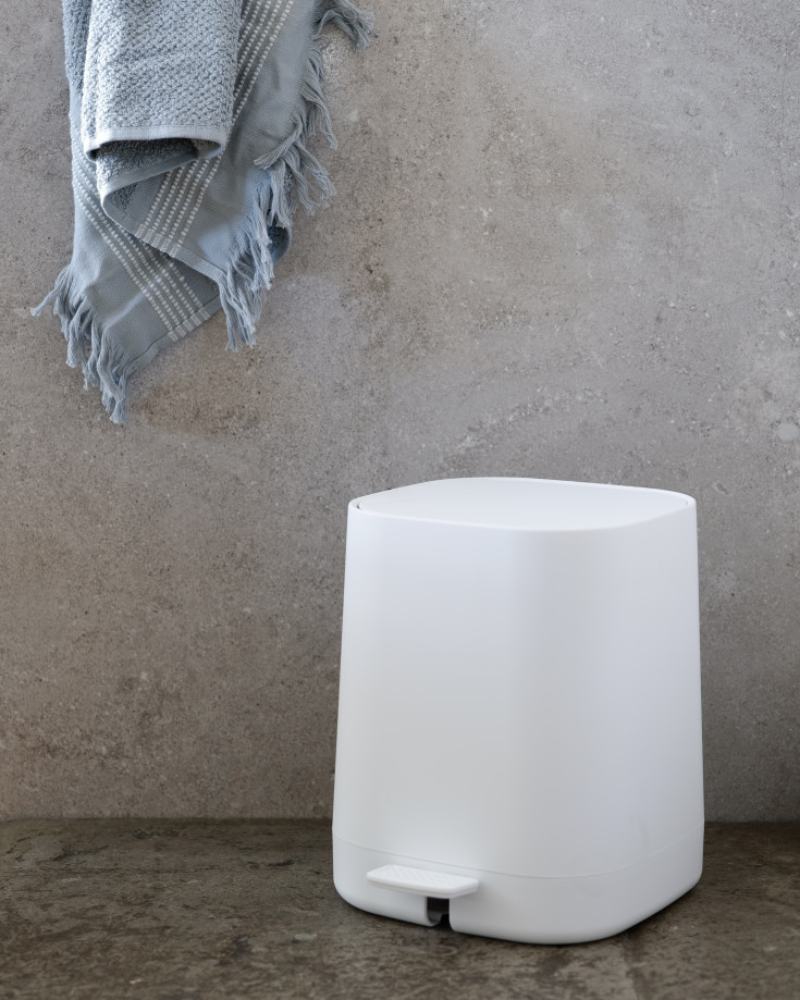 Beslagsboden Satin Square toiletspand, 4 liter, pedal, hvid