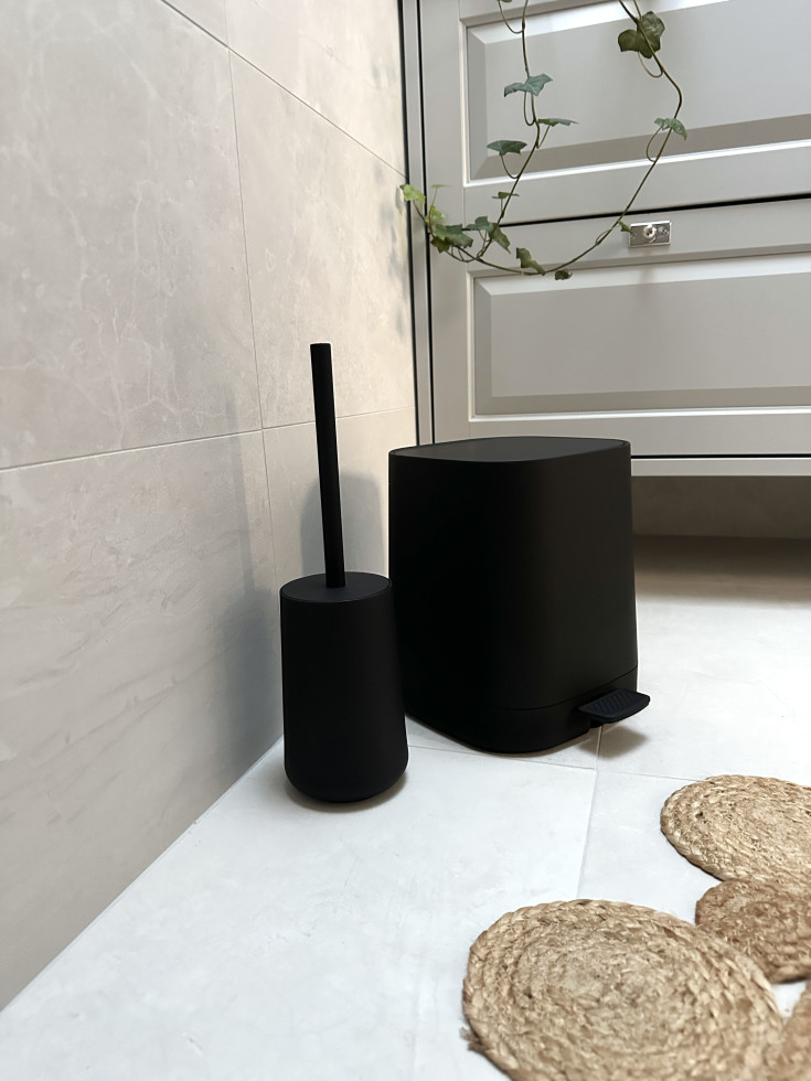 Beslagsboden Satin Square toiletspand, 4 liter, pedal, sort