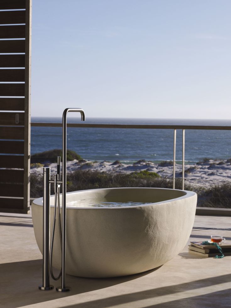 Vola FS1 Fritstående kararmatur med brusesæt, børstet krom