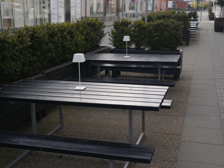 Nordtronic Conexos genopladelig bordlampe, hvid