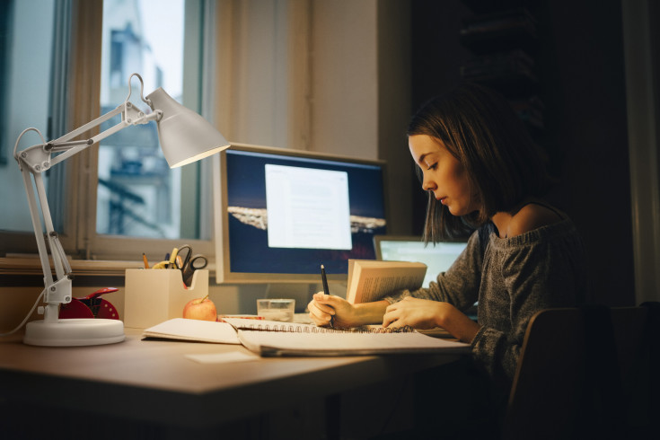 Osram Office Pear skrivebordslampe, hvid