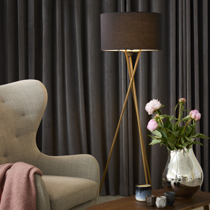Nielsen Light Uptown golvlampa, träben och svarta skärmar