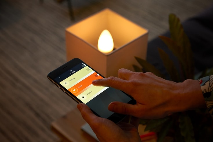 Philips Hue White Ambiance E14 kertepære, 2200K-4000K, 5,2W
