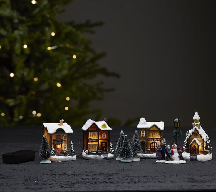 6 stk Star Trading pynt og små hus til juleby