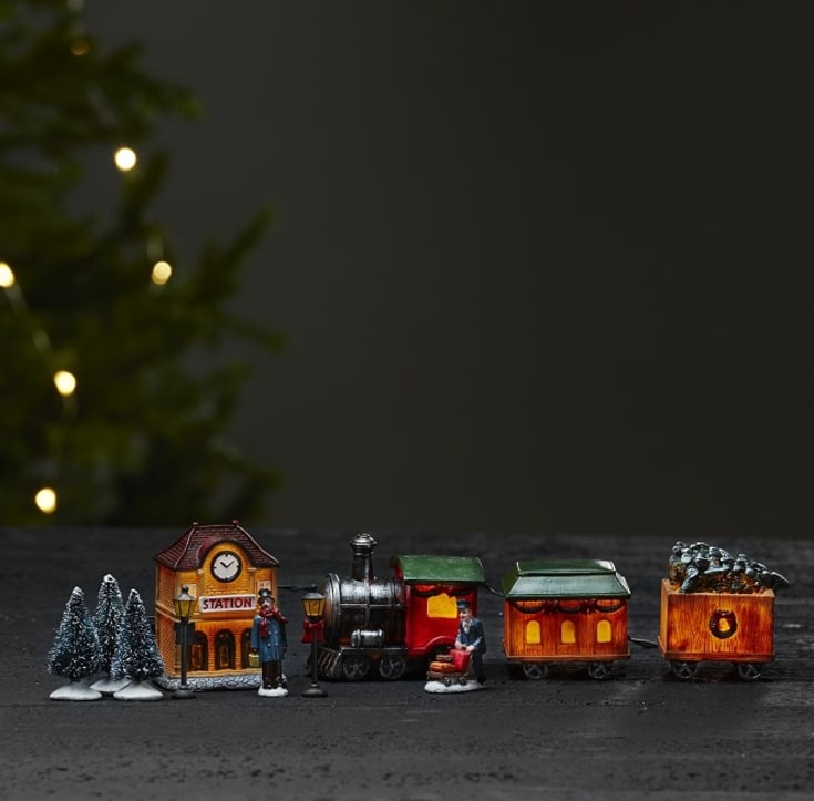 6 stk Star Trading mini tog + deler til juleby