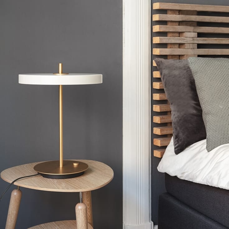 Umage Asteria bordslampa med USB, vit