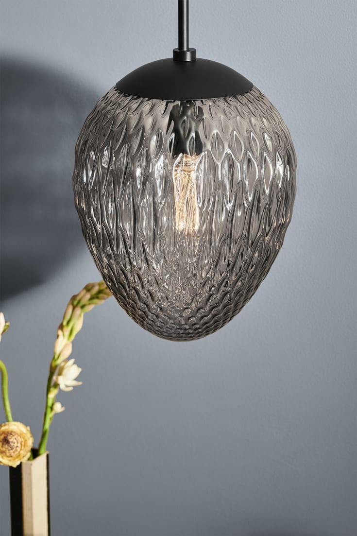 Halo Design Woods pendellampa, rökfärgad, Ø25 cm