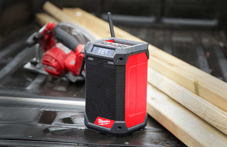 Milwaukee M12 RCDAB+-0 radio og lader