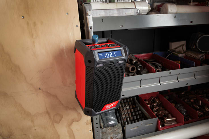 Milwaukee M12 RCDAB+-0 radio og lader