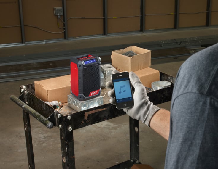 Milwaukee M12 RCDAB+-0 radio og lader