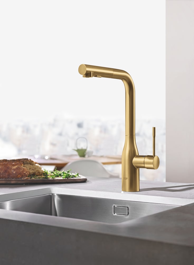 Grohe Essence kjøkkenarmatur, uttrekkbar tut, børstet messing