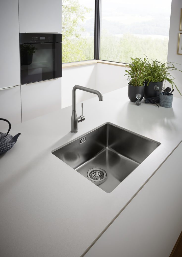 Grohe Essence köksblandare, borstad svart krom