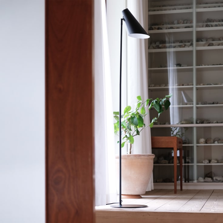Dyberg Larsen Cale golvlampa, svart