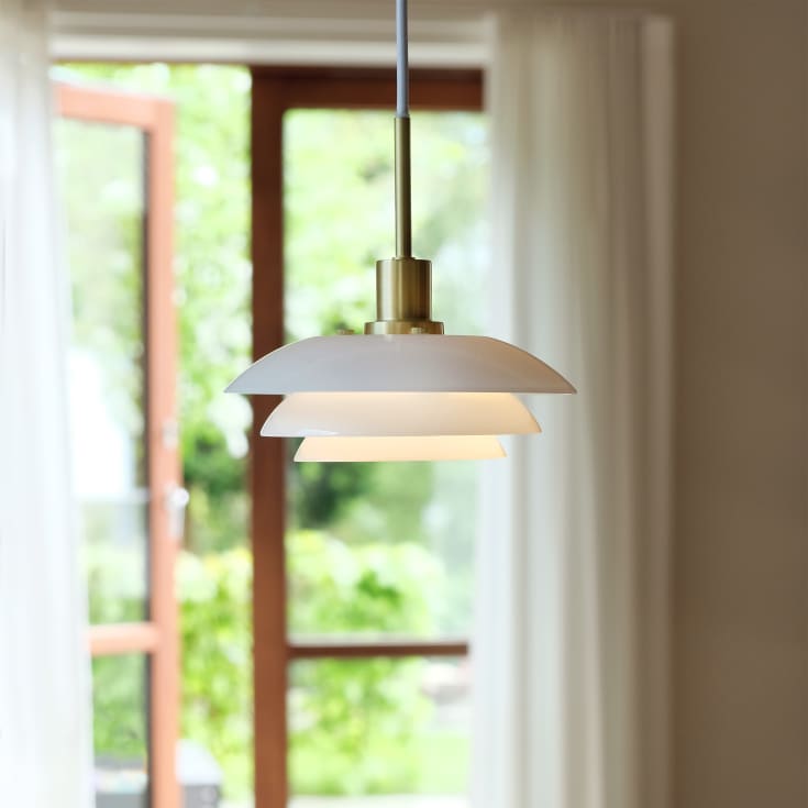 Dyberg Larsen DL31 pendellampa, opal/mässing