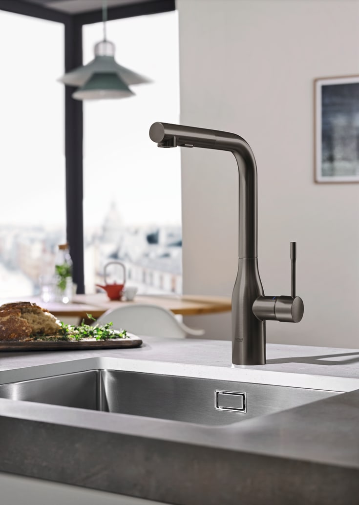 Grohe Essence kjøkkenarmatur, uttrekkbar tut, børstet sort krom