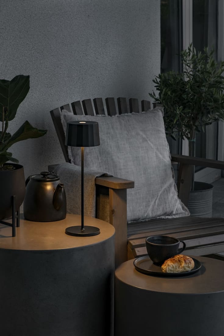 Konstsmide Positano oppladbar bordlampe utendørs, sort