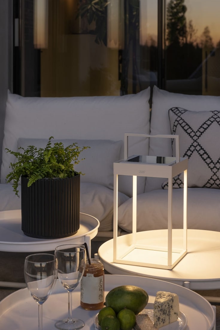 Konstsmide Portofino uppladdningsbar & solcells bordslampa, vit
