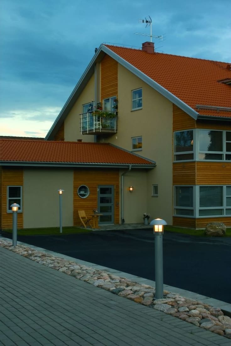 Konstsmide Heimdal udendørs væglampe, grå