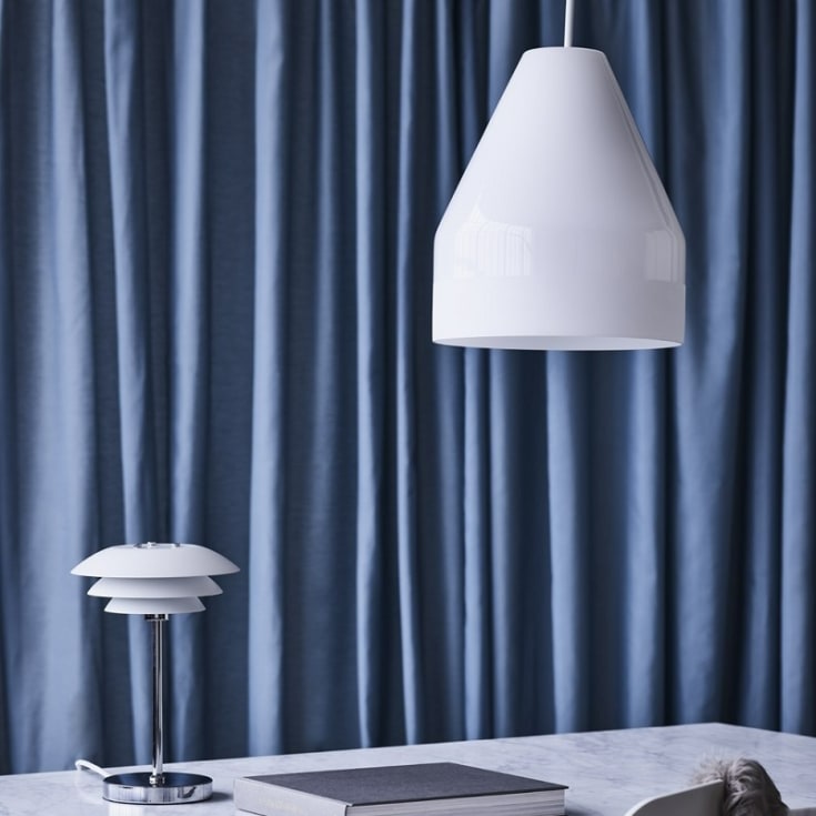 Dyberg Larsen DL20 bordslampa, krom/vit