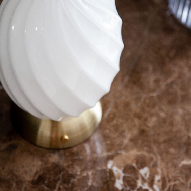Halo Design Twist Egg bordlampe, messing
